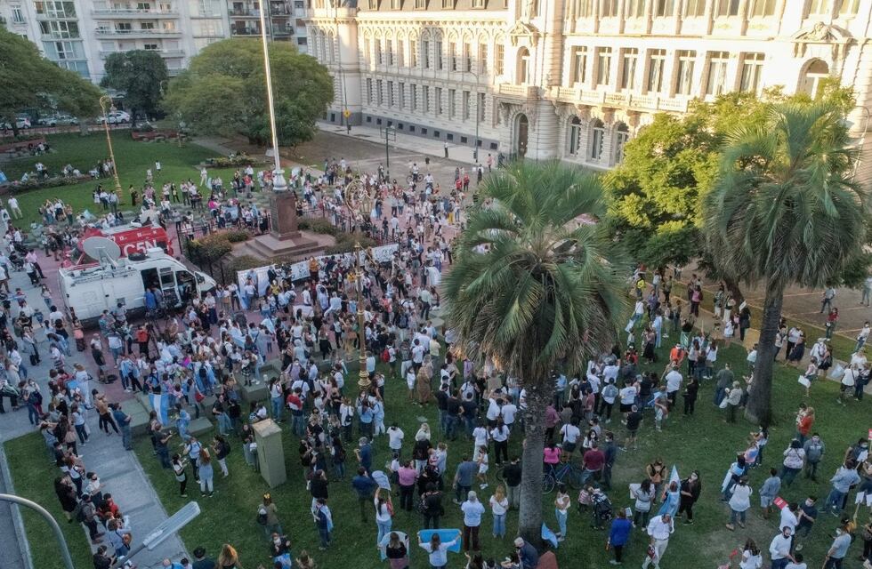 Manifestación contra el Gobierno por la suspensión de las clases presenciales