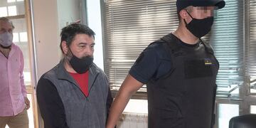 Imputaron hoy a Marcos Herrero, el cuestionado especialista en búsqueda de personas y rastreros con perros de Río Negro por los delitos de falsa denuncia, falso testimonio, encubrimiento y usurpación de títulos y honores. Gentileza
