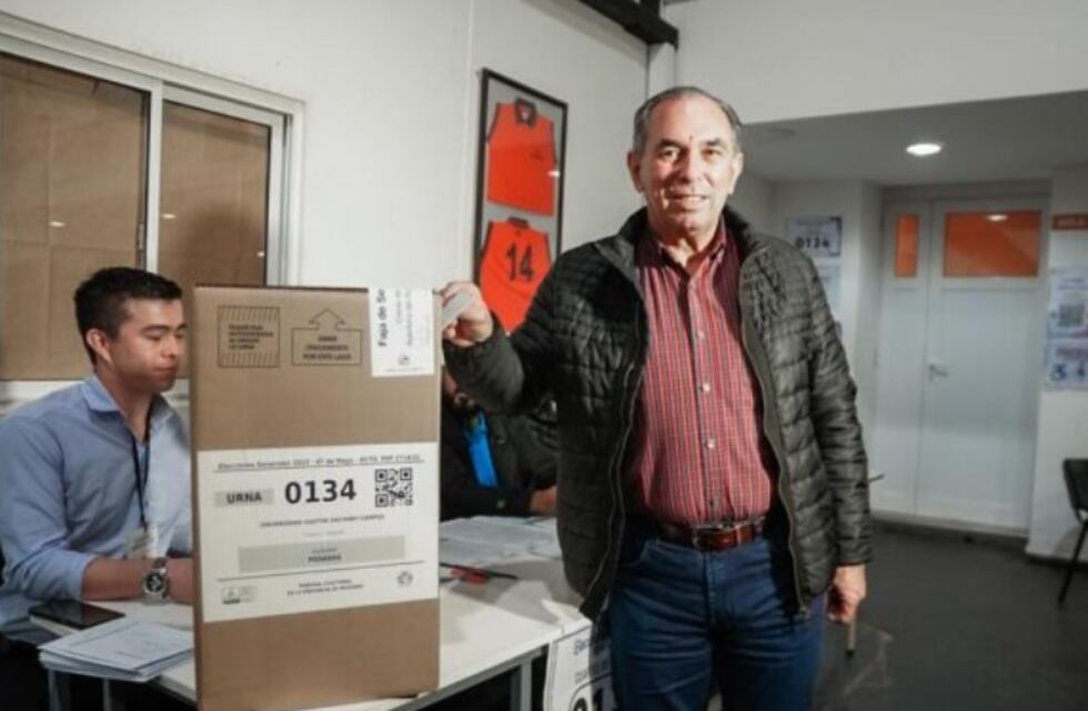 El actual intendente de Posadas, Leonardo “Lalo” Stelatto emitió su voto