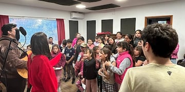 Puentes en la Infancia: diez años acompañando sueños que hoy cantan 70 niños