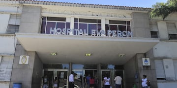 Los uniformados baleados en Capitán Bermúdez fueron trasladados al Hospital Eva Perón.