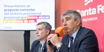 El ministro de Economía, Pablo Olivares y el ministro de Gobierno, Fabián Bastia.
