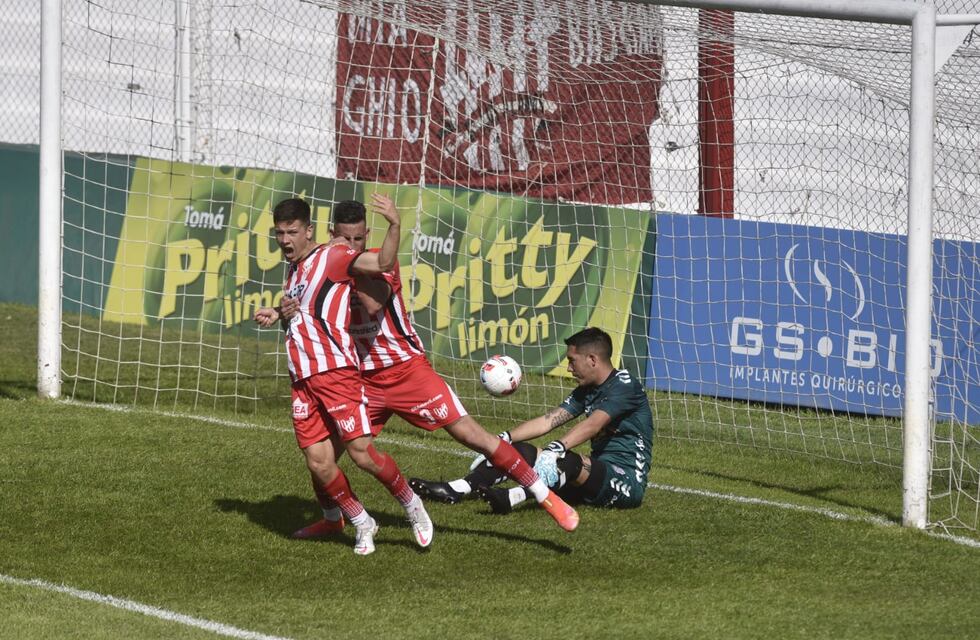Rodrigo Garro pateó con el alma un penal para Instituto que el árbitro no podía dejar pasar