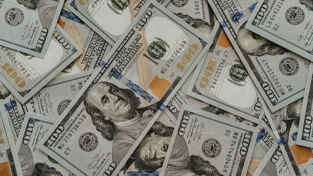 El Gobierno decidió aumentar los impuestos sobre el dólar ahorro.