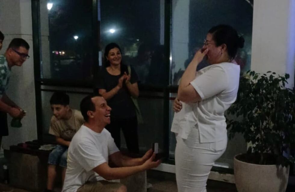 Arroyito: se recibió de enfermera y en ese momento su novio le propuso casamiento