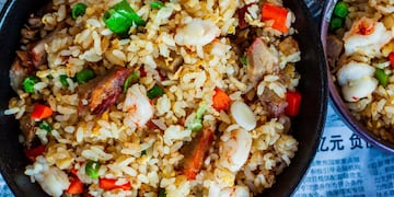 Chow fan con camarones. Imagen ilustrativa.