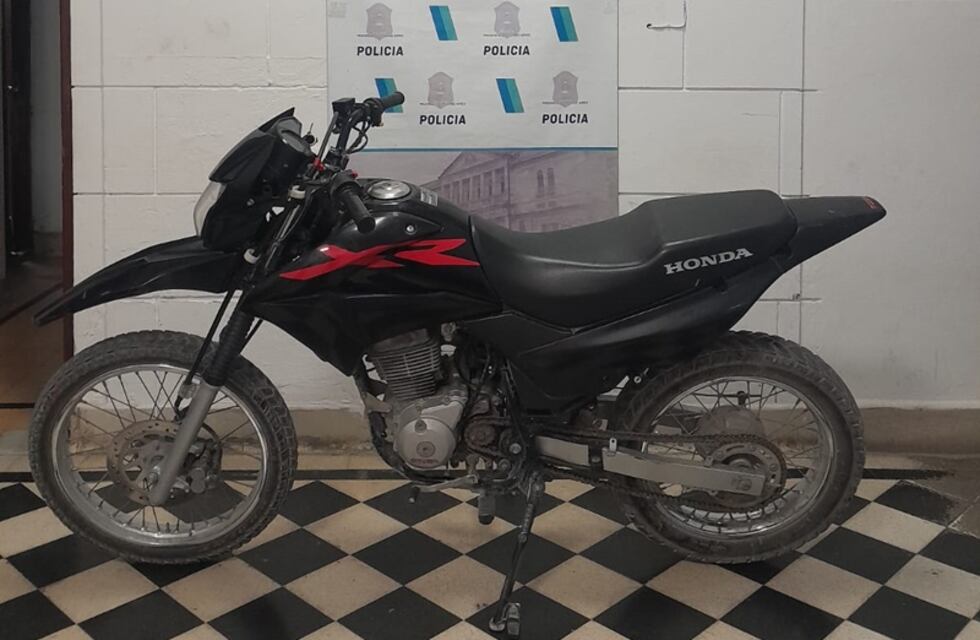 Tres Arroyos: en un allanamiento recuperan moto robada y secuestran cocaína