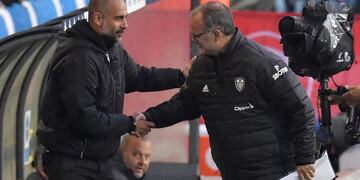 Guardiola y Bielsa. (AP)