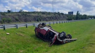 Un hombre sufrió heridas graves tras volcar en la autopista Córdoba-Carlos Paz. Gentileza Carlos Paz Vivo