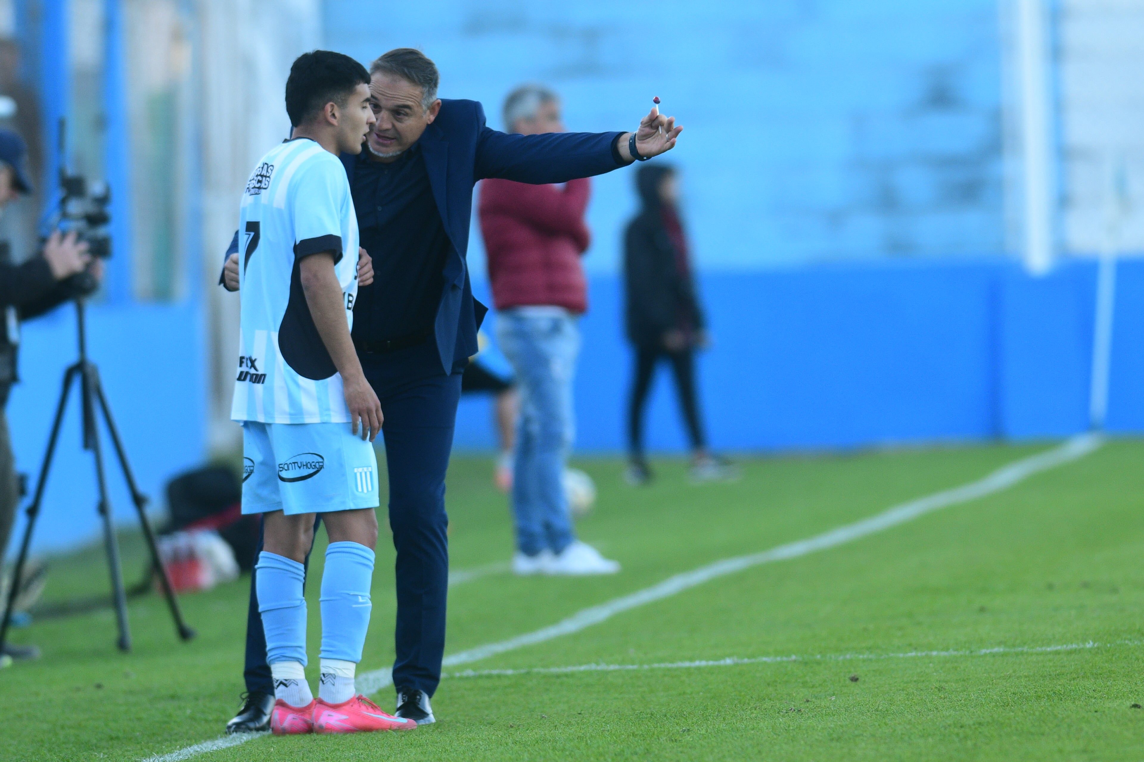 Racing recibió a Patronato por la Primera Nacional en el estadio Miguel Sancho de Nueva Italia. (Ramiro Pereyra / La Voz)