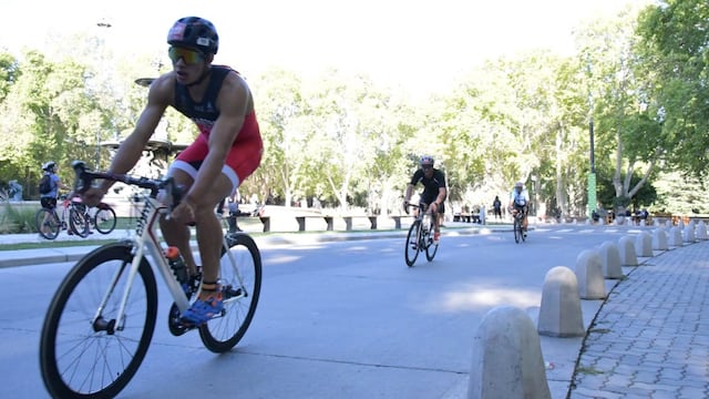 El Triatlón Vendimia contó con participantes de todo el país y se llevó a cabo en el Parque General San Martín.