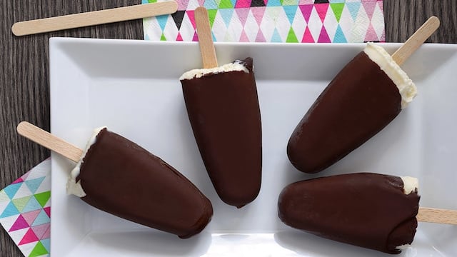 Receta del bombón helado casero sin azúcar que es viral en Instagram.