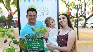Entrega de árboles y placas del programa "Crecer Juntos"