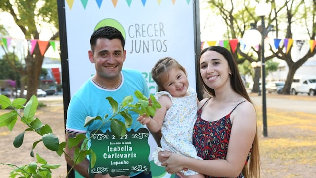 Entrega de árboles y placas del programa "Crecer Juntos"