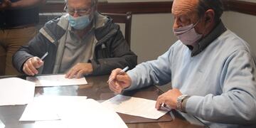 El municipio firmó convenio con vecinos de Claromecó para pavimentar calles