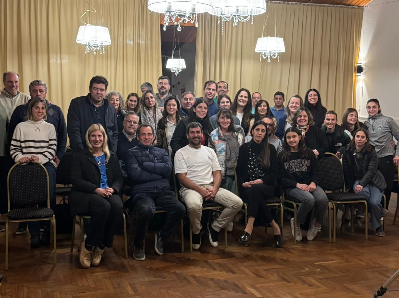 Instituciones y miembros del Movimiento Vecinal participaron de la charla de Raúl Salas