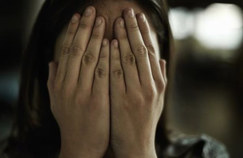 El reto viral de “autolesionarse” en TikTok que encendió alarmas en Europa