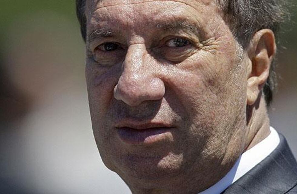 Una de las fotos más esperadas: Carlos Bilardo, con la Copa del Mundo que ganó la Argentina