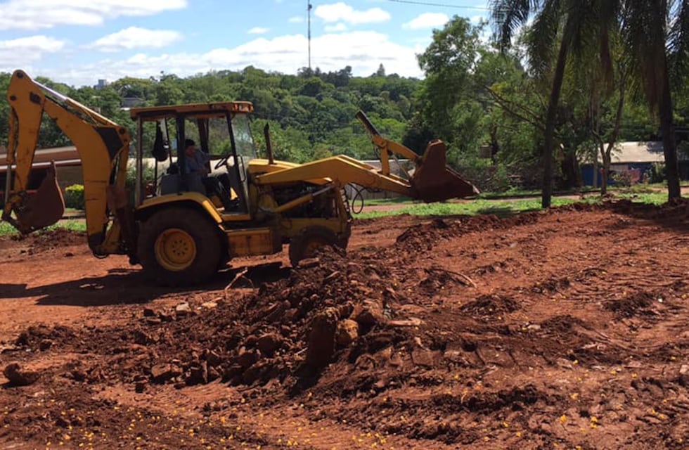 Se mantienen los trabajos de refuncionalización de la plaza Eva Perón de Puerto Iguazú