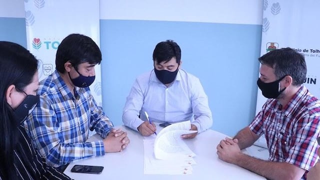 El Intendente Daniel Harrington firmó el contrato con la Empresa Proalsa S.r.l.