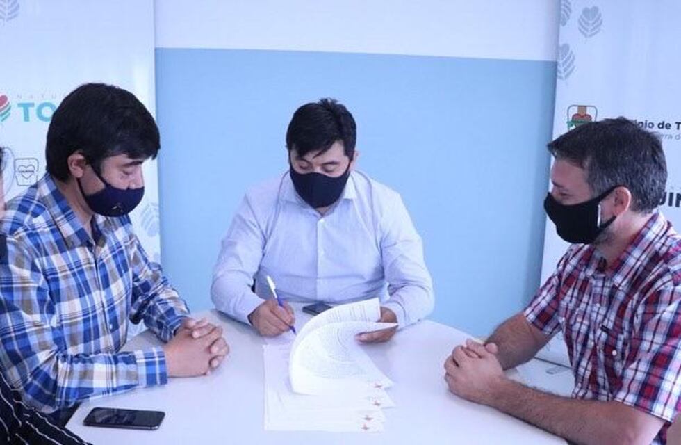 El Intendente firmó el contrato para la obra de infraestructura de agua y cloacas del Barrio “9 de Octubre”