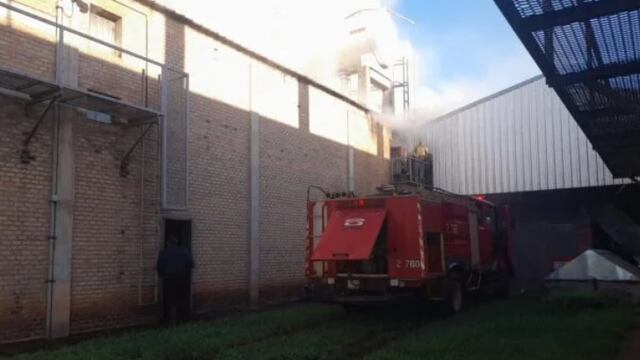 San José: el secadero de una reconocida marca de yerba se prendió fuego.