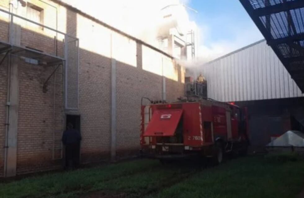 San José: el secadero de una reconocida marca de yerba se prendió fuego