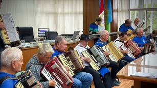Los "Acordeones Solidarios" en el Concejo Municipal de Rafaela