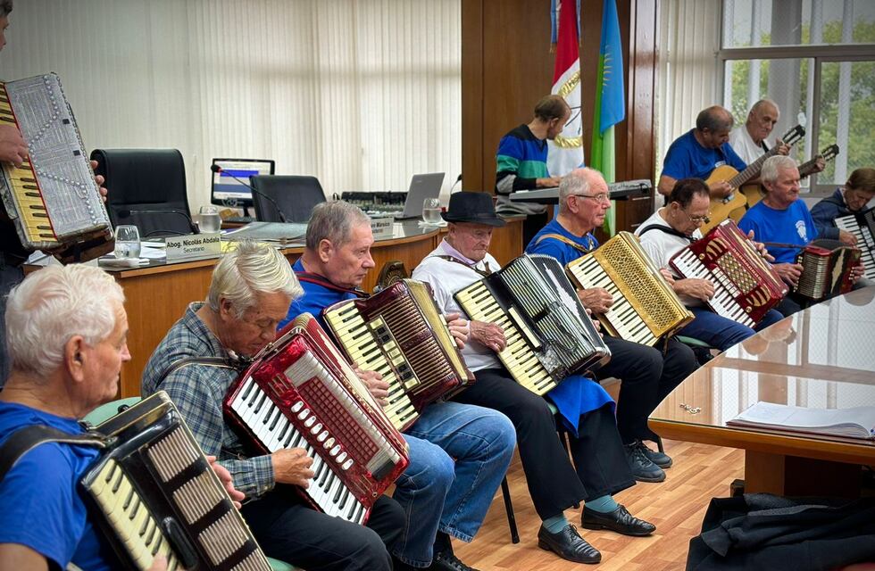 El Concejo Municipal distinguió a los "Acordeones solidarios"