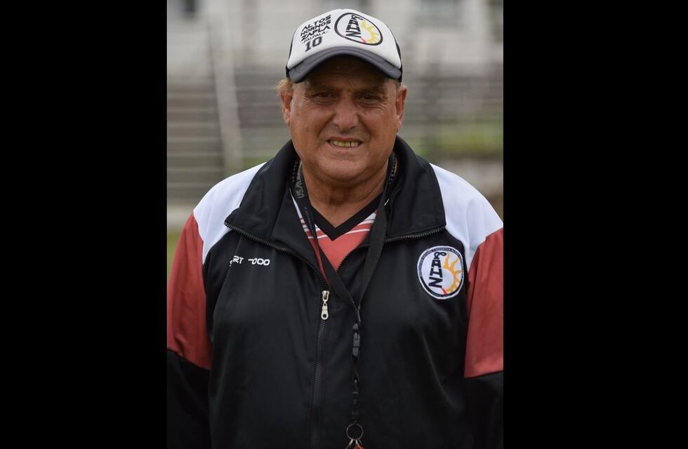 Un DT reveló que fue amenazado por barrabravas armados con cuchillos