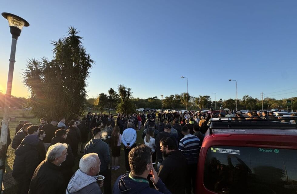 Trabajadores de Iguazú protestaron por demoras en el paso fronterizo con Brasil