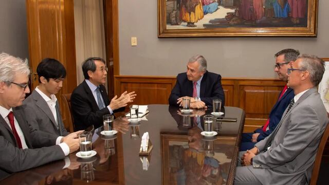 El embajador de Corea en la Argentina, Myung-soo Jang, estuvo en Jujuy y se reunió con el gobernador Morales para expresarle su interés en el potencial de la provincia en materia de producción de litio y generación de hidrógeno verde.