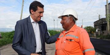 El gobernador Carlos Sadir recorrió la obra de pavimentación de la avenida Pachamama -que conecta Alto Comedero con la ciudad de Palpalá- y que se ejecuta junto con la Municipalidad de San Salvador de Jujuy, con recursos aportados por la Provincia.
