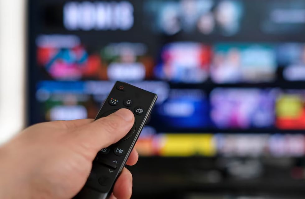 Cómo instalar Google Play Store en el televisor y acceder a series, películas y más contenido