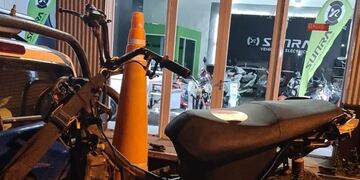 Le sacaron una moto a un menor