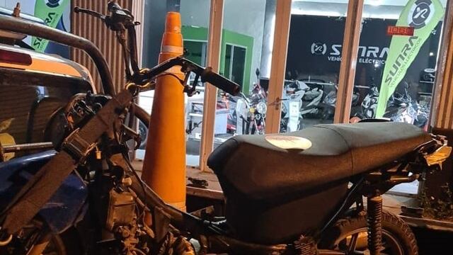 Le sacaron una moto a un menor