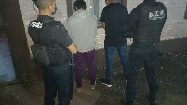 Dos detenidos tras robarle el celular a una mujer en Posadas.