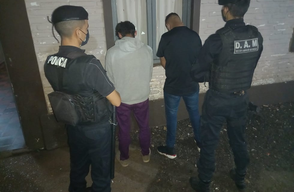 Dos detenidos tras robarle el celular a una mujer en Posadas