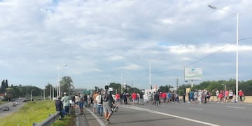 La protesta comenzó este lunes a primera hora y se interrumpió durante la noche. (@belitaonline)