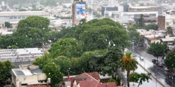 Anuncian otra mañana gris en la ciudad.