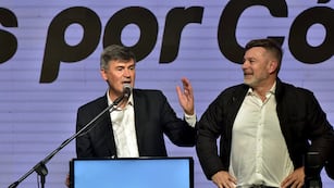 Festejos en el búnker de Hacemos Unidos por Córdoba. (Facundo Luque / La Voz)