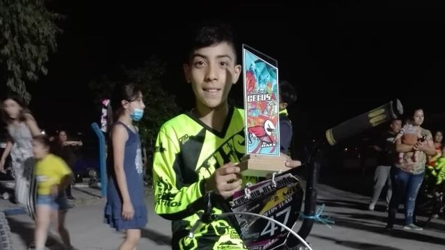 Al chico de 12 años lo empujaron para robarle su bicicleta.