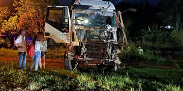 Dos camiones chocaron sobre la ruta 12 en Eldorado y sus conductores resultaron ilesos.