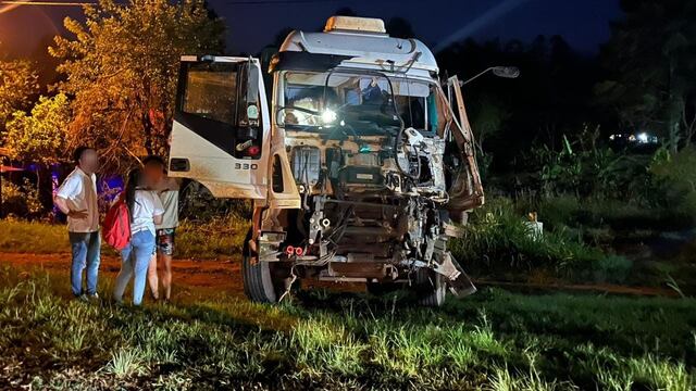 Dos camiones chocaron sobre la ruta 12 en Eldorado y sus conductores resultaron ilesos.