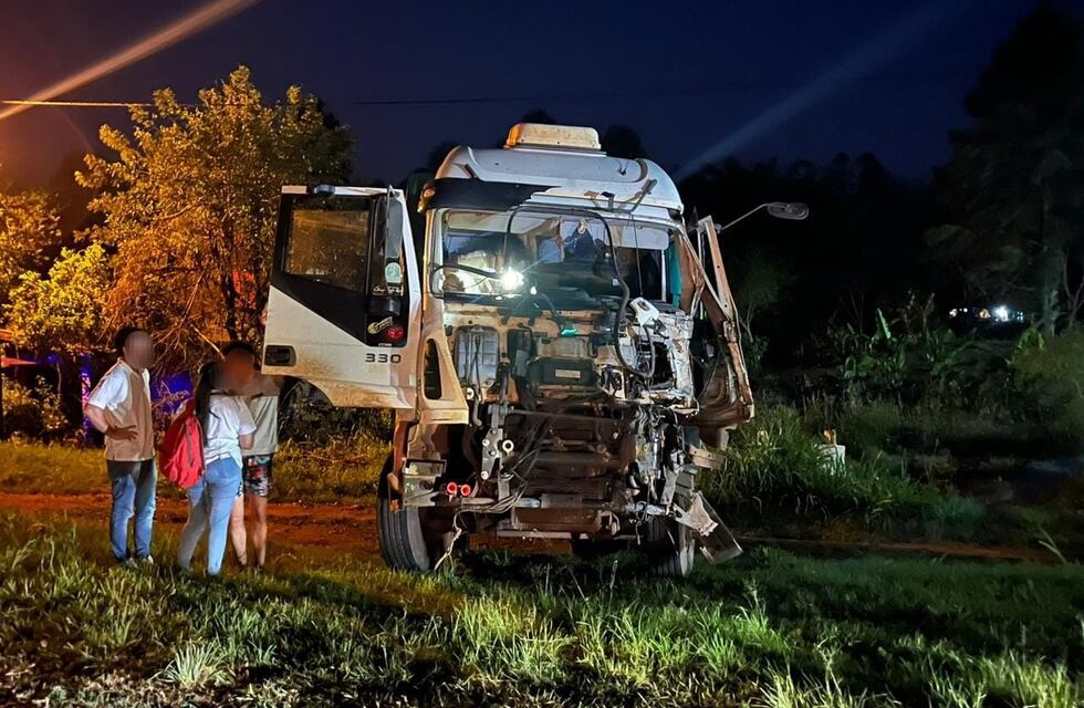 Dos camiones chocaron sobre la ruta 12 en Eldorado y sus conductores resultaron ilesos