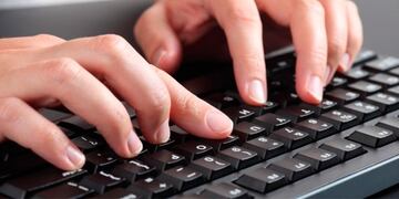 Desde Seguridad dieron recomendaciones para evitar ser estafados al acordar transacciones por las redes sociales. Gentileza