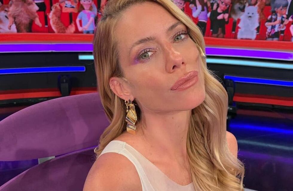 Nicole Neumann lució un conjunto de lencería y transparencias: “Buen día o buenas noches”