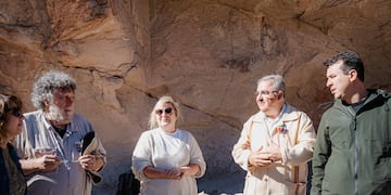 Con hallazgos de megafauna y arte rupestre, el sitio se proyecta como referente arqueológico. El gobernador anunció cooperación internacional y preservación.