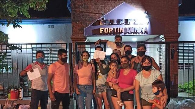Cerca de las 22 horas de este miércoles liberaron a todos los aislados en la escuela 224