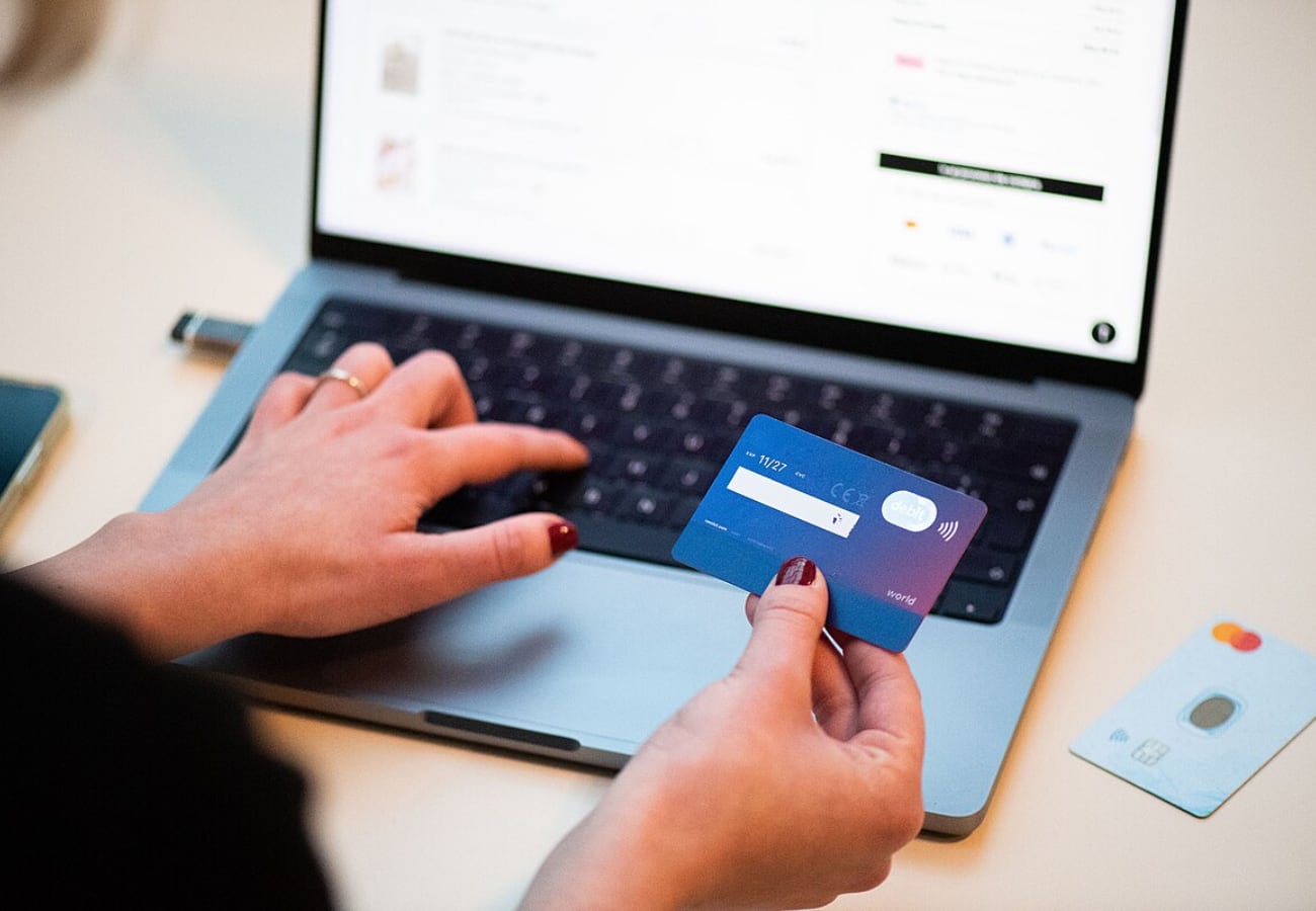 Comprar activa mecanismos de recompensa en el cerebro y puede convertirse en una vía de escape ante el estrés o la ansiedad.